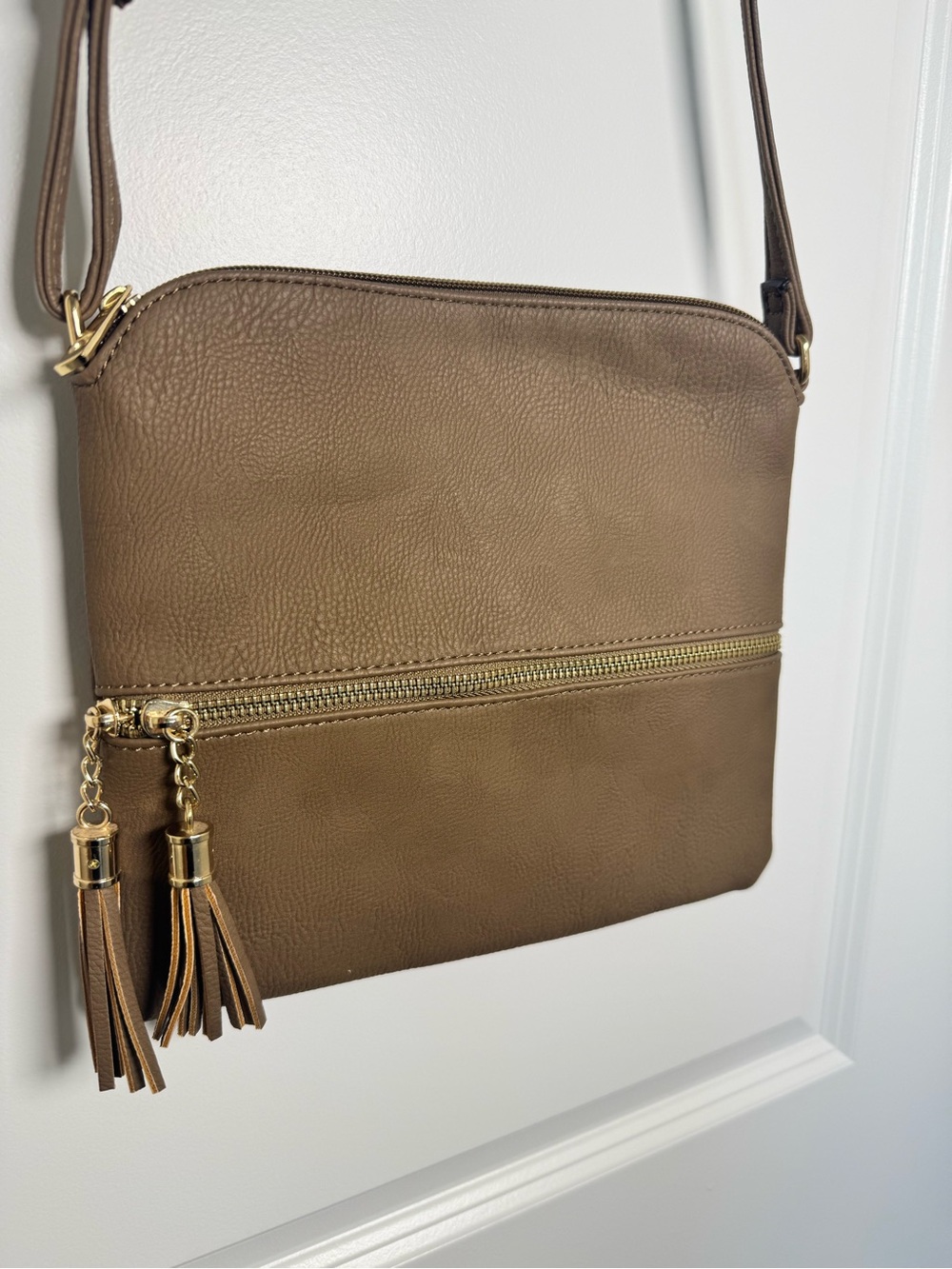 Classic Brown Faux Leather Crossbody Bag Adjustable Strap Tassel Zipper Pulls